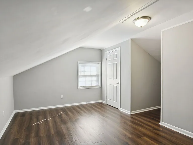 1932 Beech Street — Photo 23