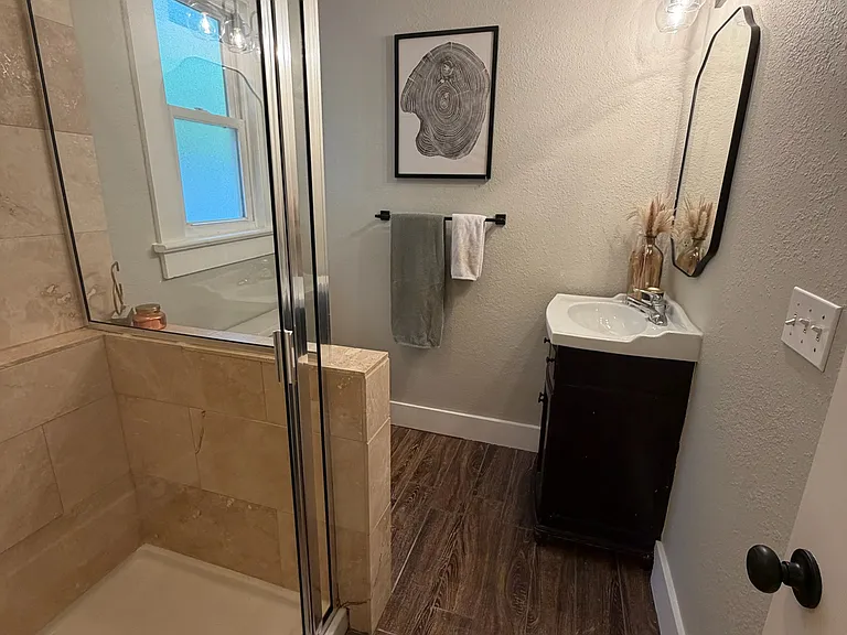 1010 Elmwood St — Photo 8