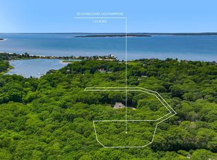 35 Lohan Ct, Southampton, NY 11968