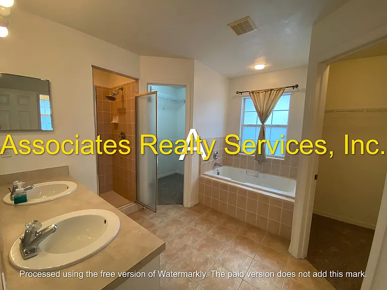 2146 NW 87th Ter — Photo 9