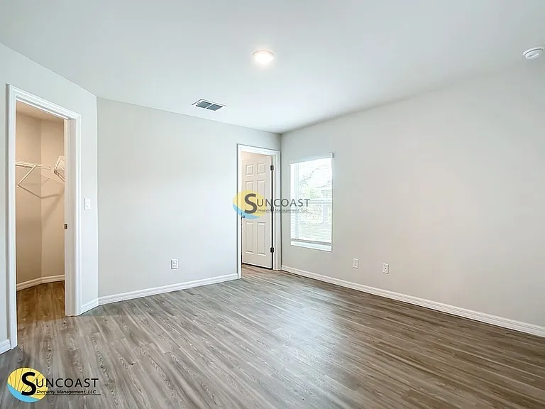 10476 Pendleton Ave — Photo 16
