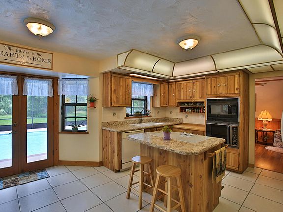 3rd image of 6151 Shoreline Dr