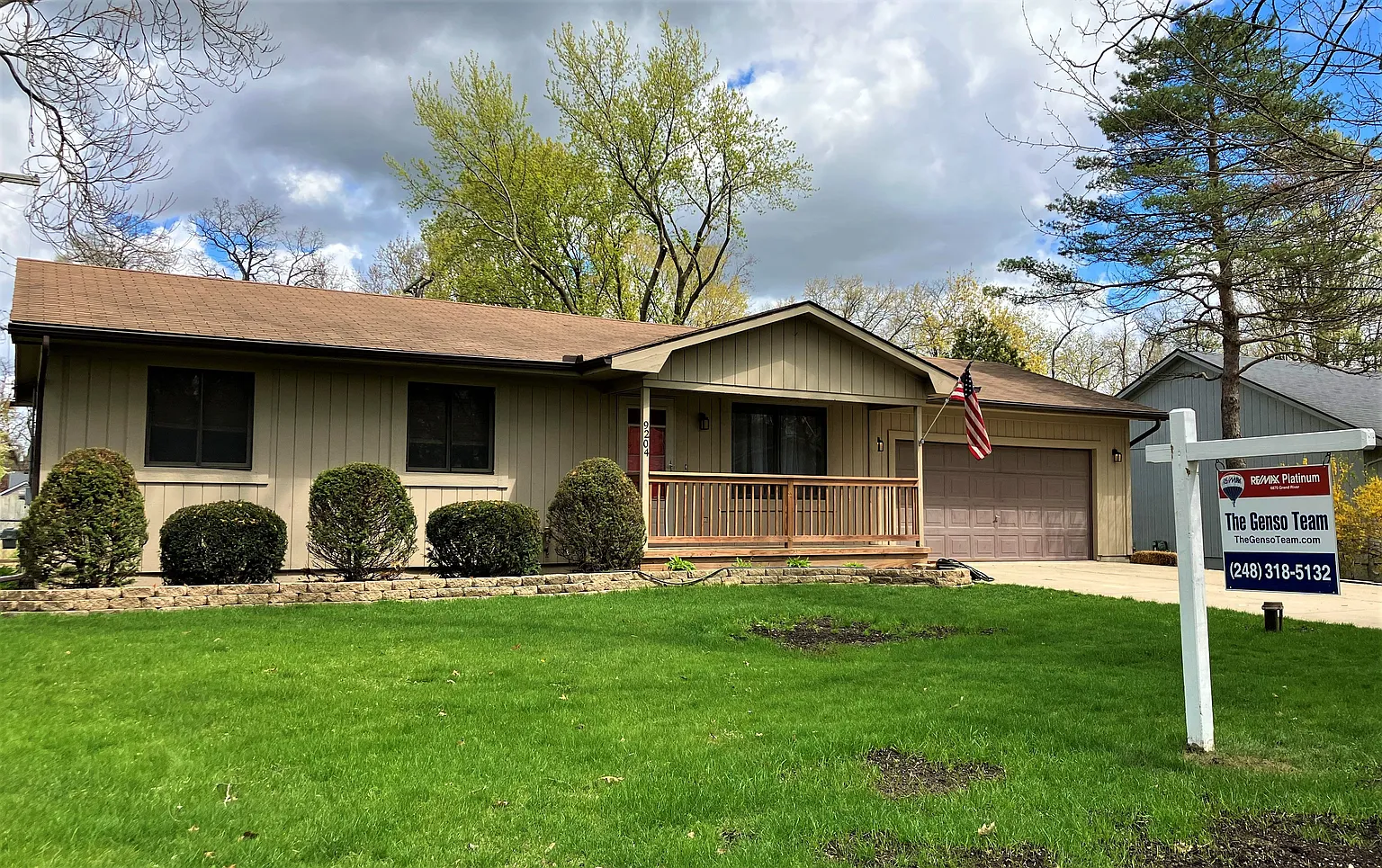 9204 Gladys Ave photo 1