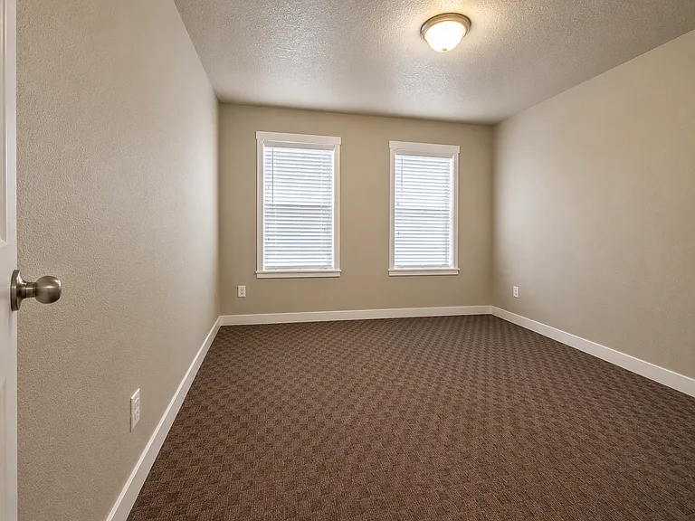 7214 Hayworth Ave NE — Photo 12