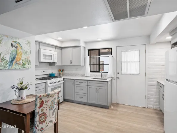 457 S Paseo Quinta APT B, Green Valley, AZ 85614