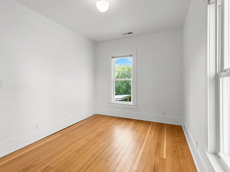 2047 N Sumner St — Photo 21