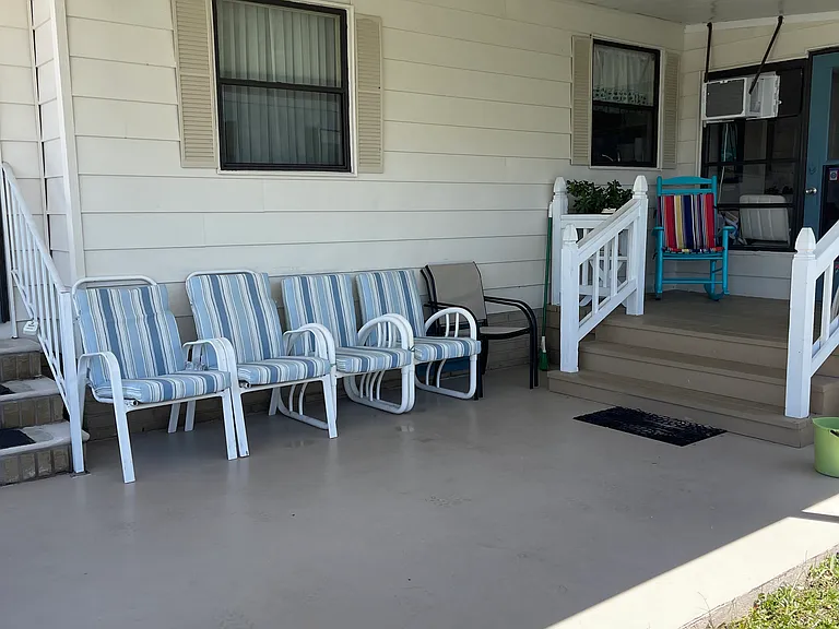 706 Oleander Cir — Photo 35