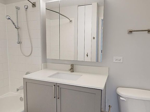 4th image of 450 E Benton Pl #1405
