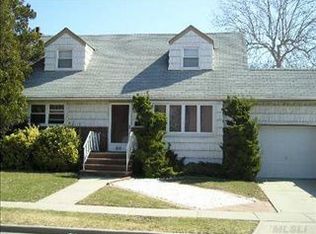 22 Renken Blvd, Franklin Square, NY 11010