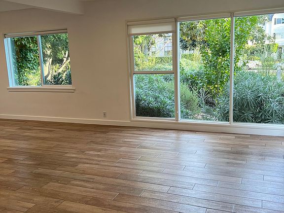 2nd image of 409A W San Vicente Blvd