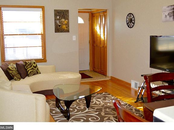 2nd image of 679 36 1/2 Ave NE