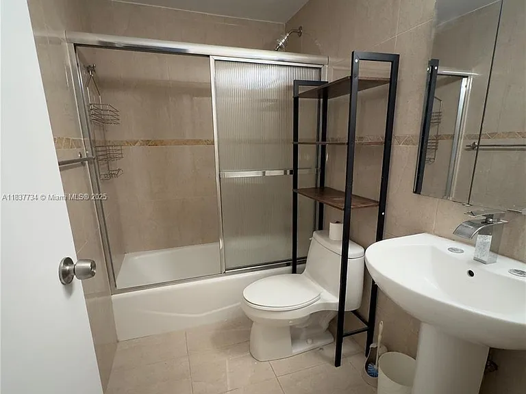 825 Brickell Bay Dr #847 — Photo 4