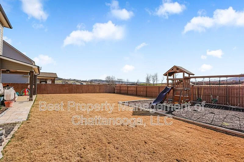 5 bed, 4.5 bath, 4203 sqft, $3,450 — Photo 3