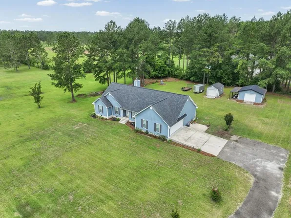 185 Plantation Dr, Leesburg, GA 31763