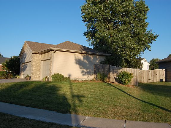 3rd image of 1905 Vavrina Ln