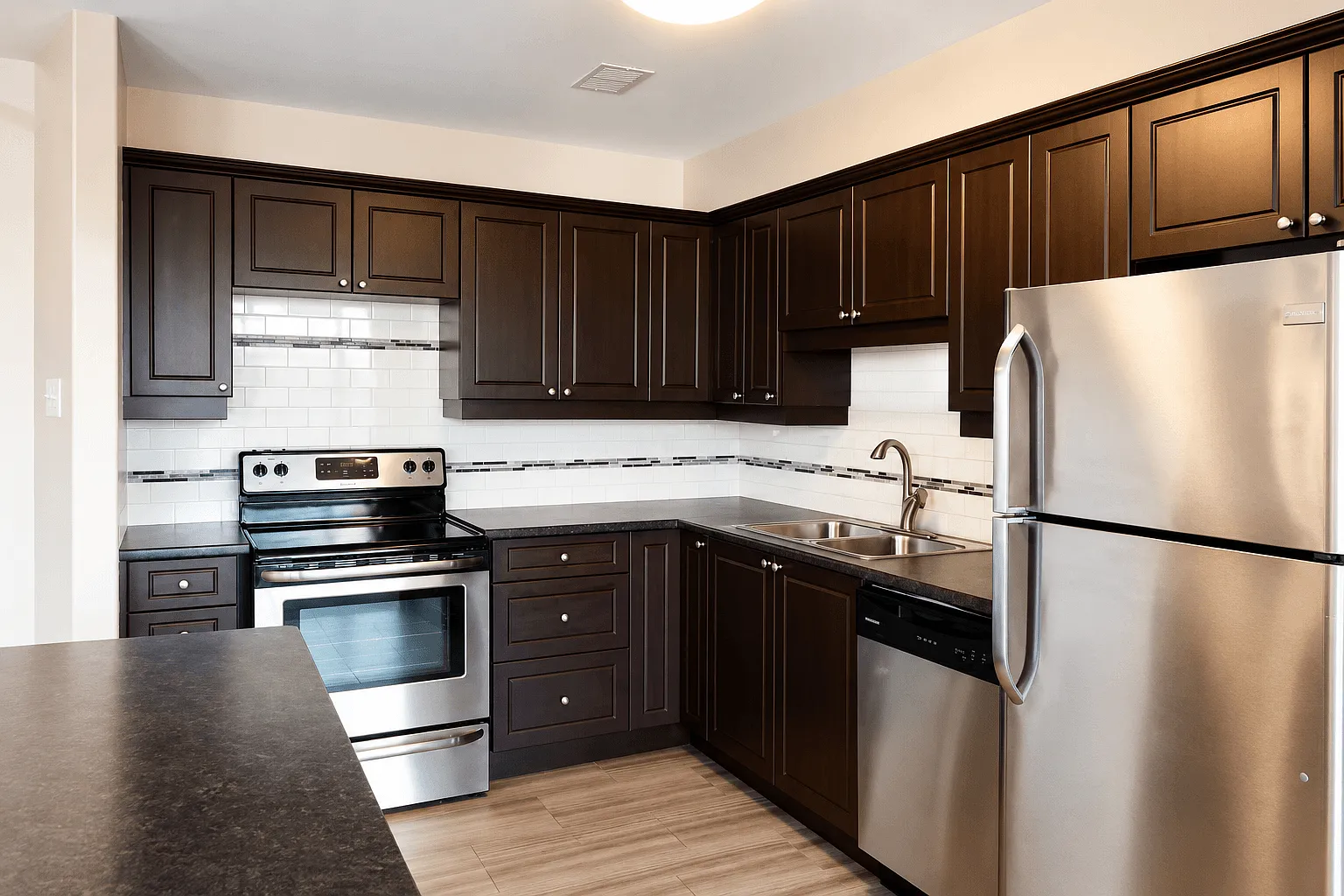Bay 100 Apartments — Photo 1
