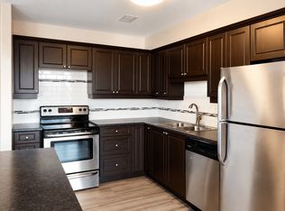 Bay 100 Apartments, Hamilton, ON L8P 3H3
