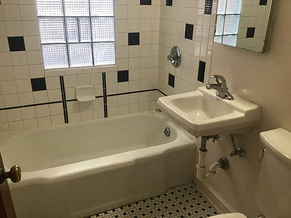 5th image of 6100 W Lisbon Ave #1