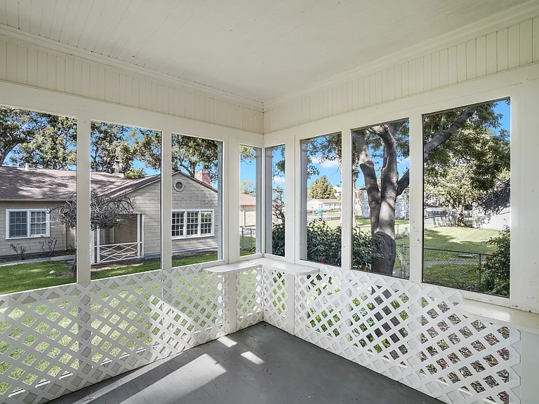 1004 Azuar Dr — Photo 3