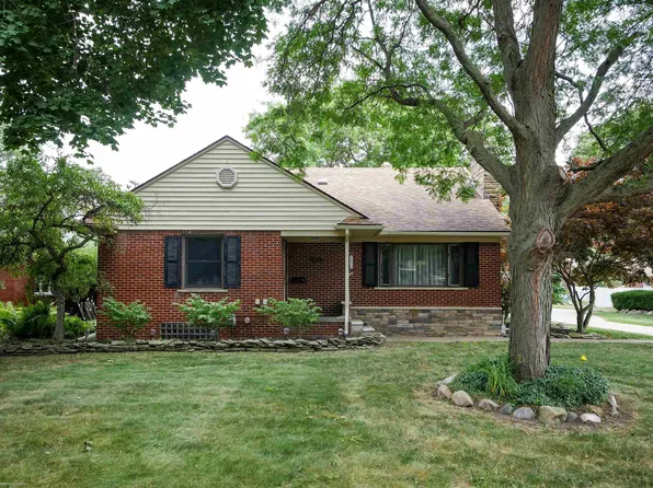 44850 Kemp St, Sterling Heights, MI 48314