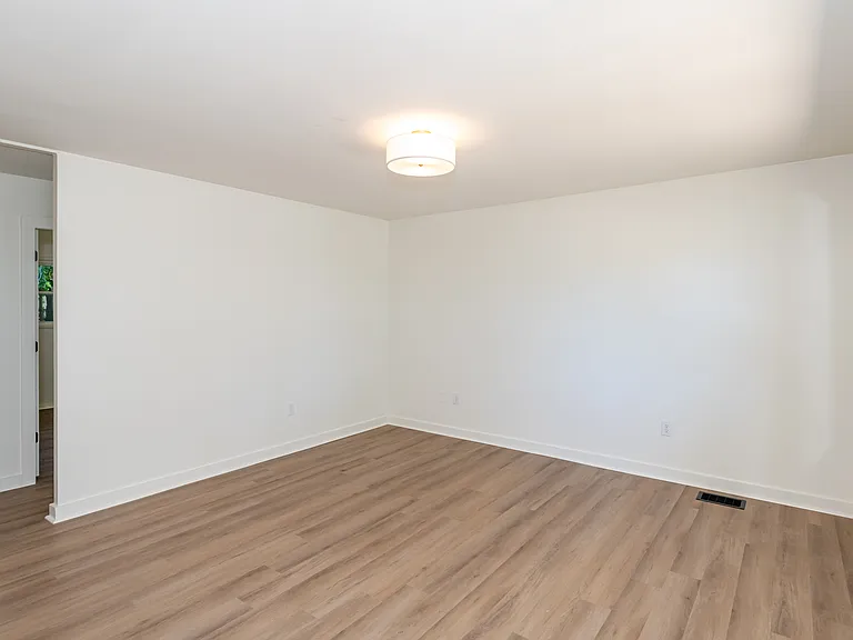 77 Ridgebury Dr — Photo 19
