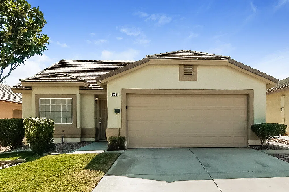 4 bed, 2.0 bath, 1636 sqft, $3,180 — Photo 1