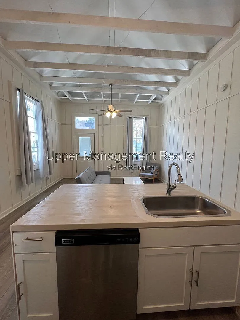 2 bed, 1.0 bath, $2,500 — Photo 3
