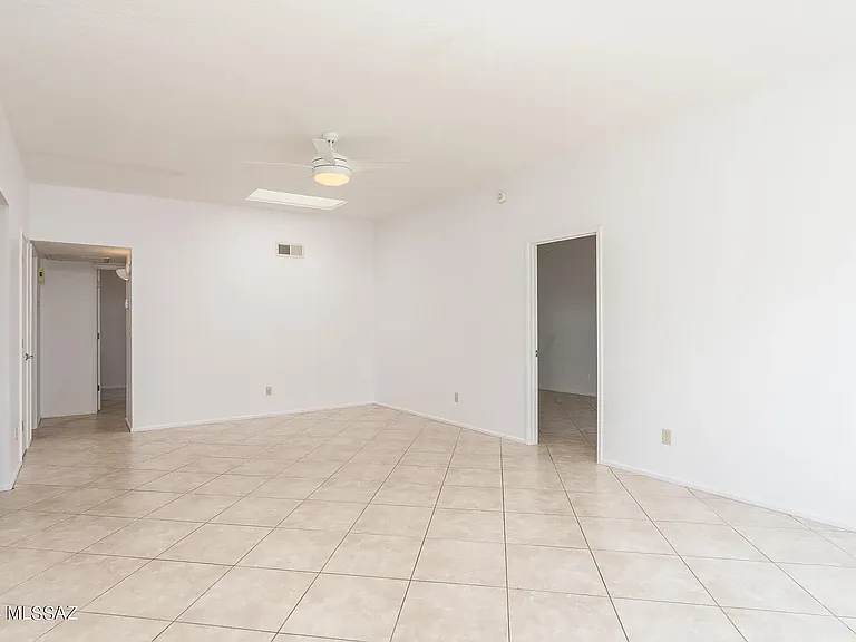 4461 E Bullrush Ln — Photo 3