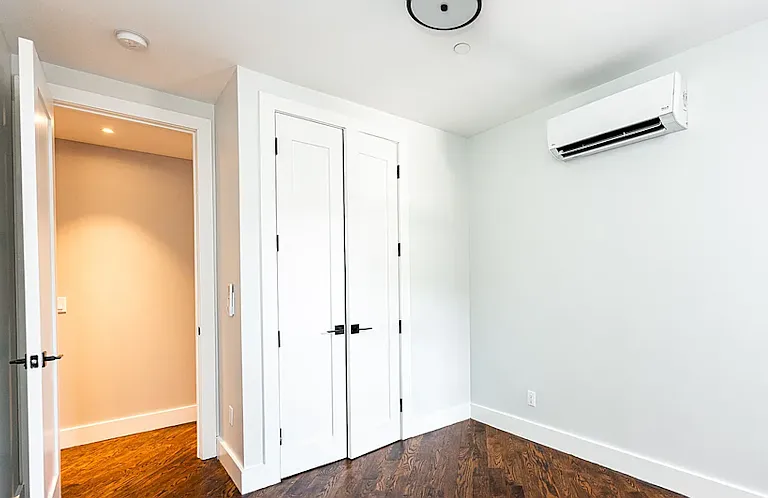 35 Claver Pl #3E — Photo 5