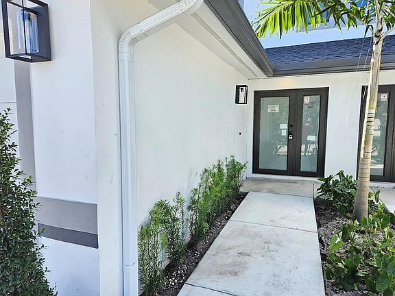 3rd image of 522 Glenn Parkway #A