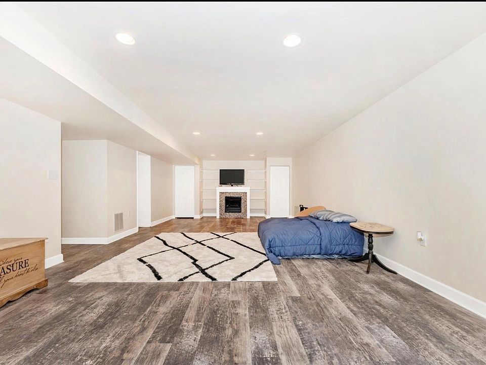 2nd image of 13314 Newport Ct #Basement