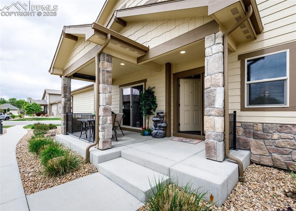 1922 Sunshine Peak Dr