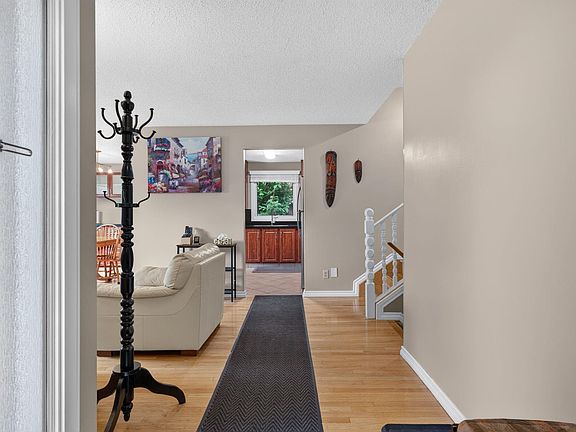 3rd image of 31 Alpine Blvd