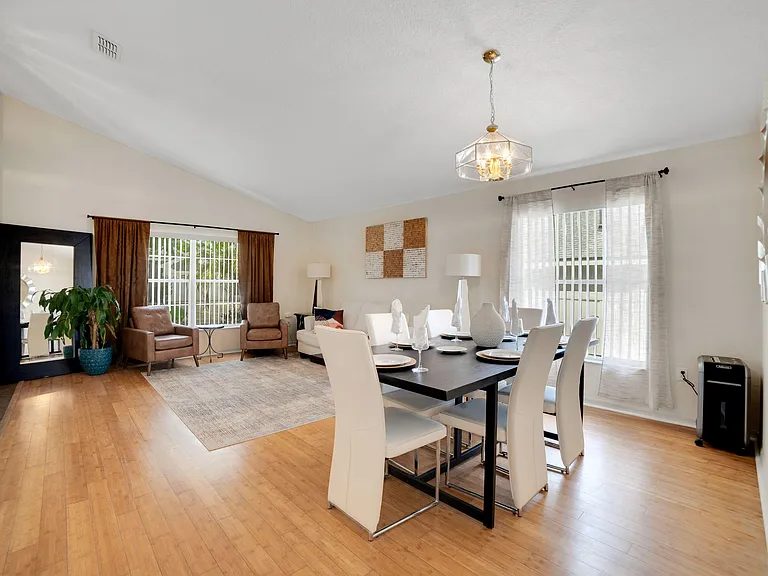 China Berry Cir — Photo 7