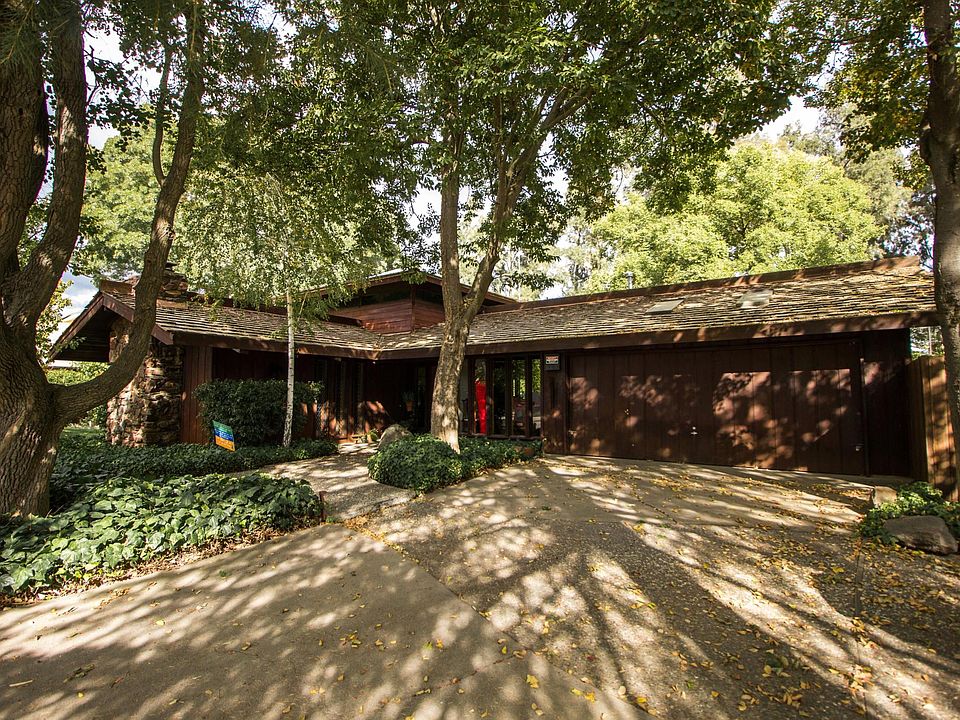 1st image of 2704 Corona Dr