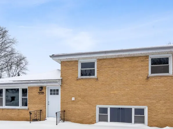 214 Briar Ln, Lindenhurst, IL 60046