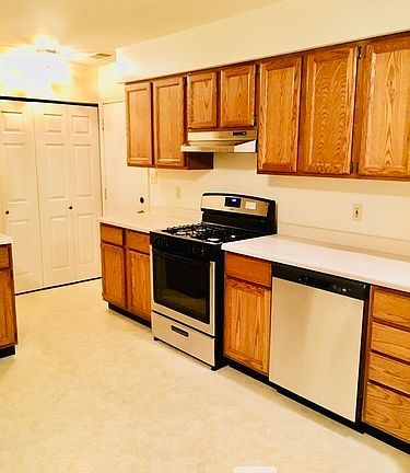 4th image of 620 E 92nd Pl #620