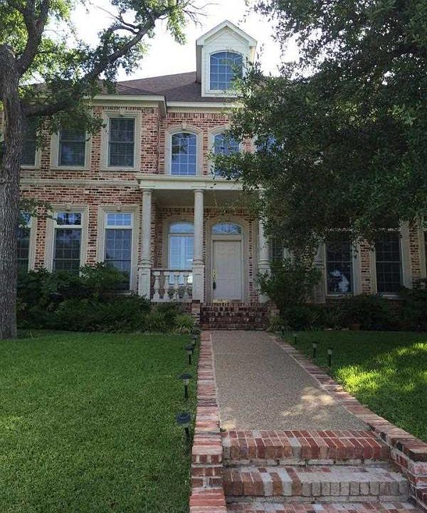 1st image of 204 Cypress Ct