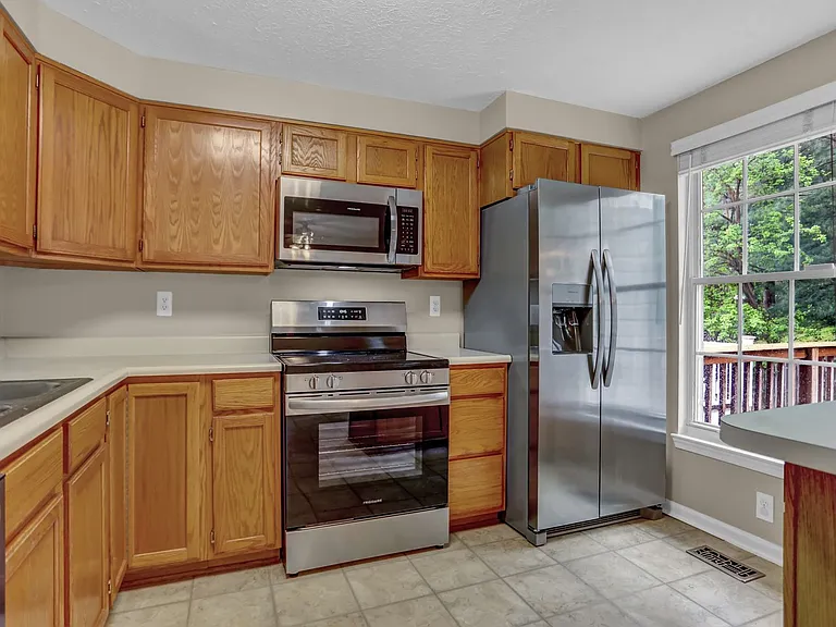 437 Ashton Ln — Photo 23