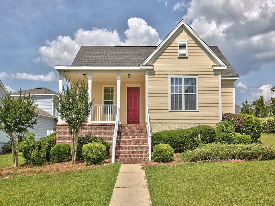 1st image of 3049 Dickinson Dr #2