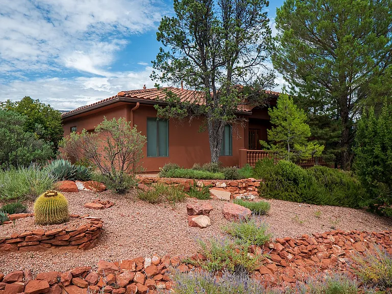 227 Les Springs Dr — Photo 3