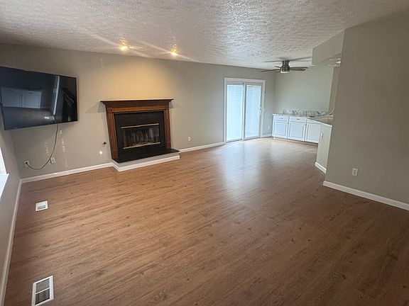 4th image of 19310 Wheelers Ln #19310