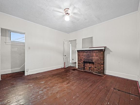 5th image of 225 W Indiana Ave