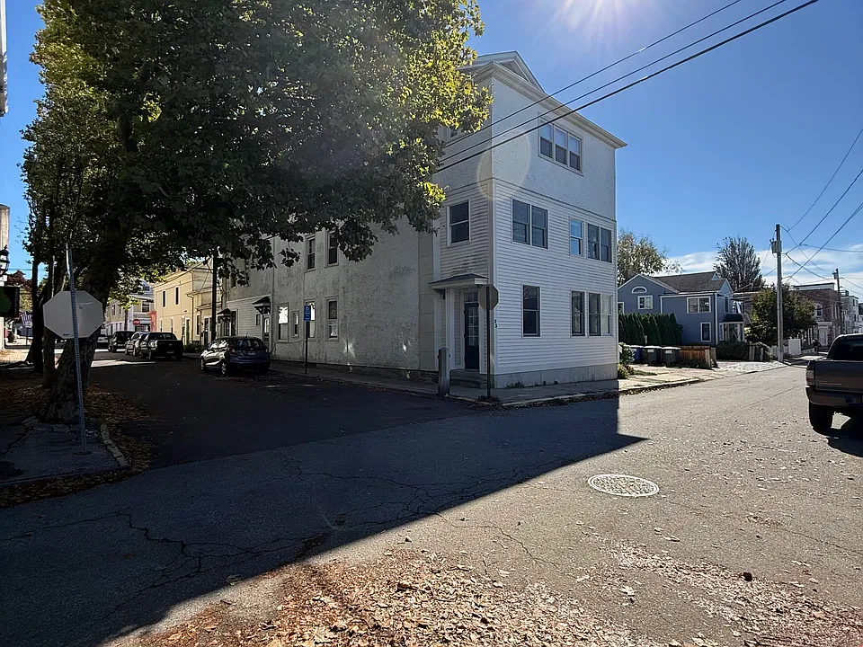 23 Gold St #1