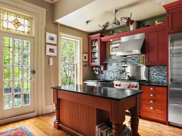 433 Pacific Street image 10 of 20