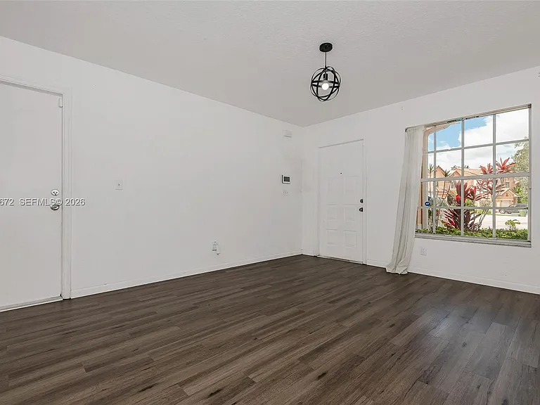 2123 SW 87th Ter — Photo 4