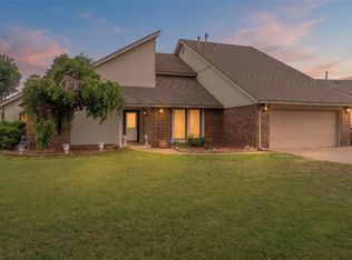 6209 Inland Rd, Warr Acres, OK 73132