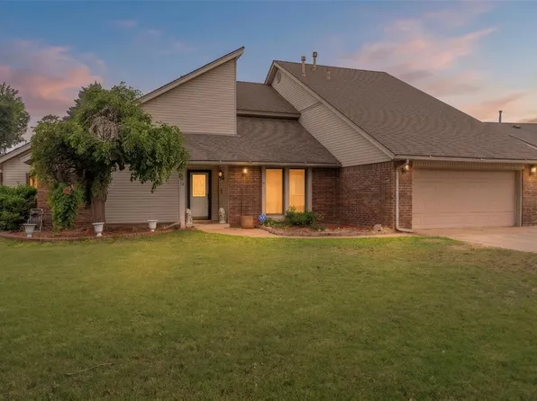 6209 Inland Rd, Warr Acres, OK 73132