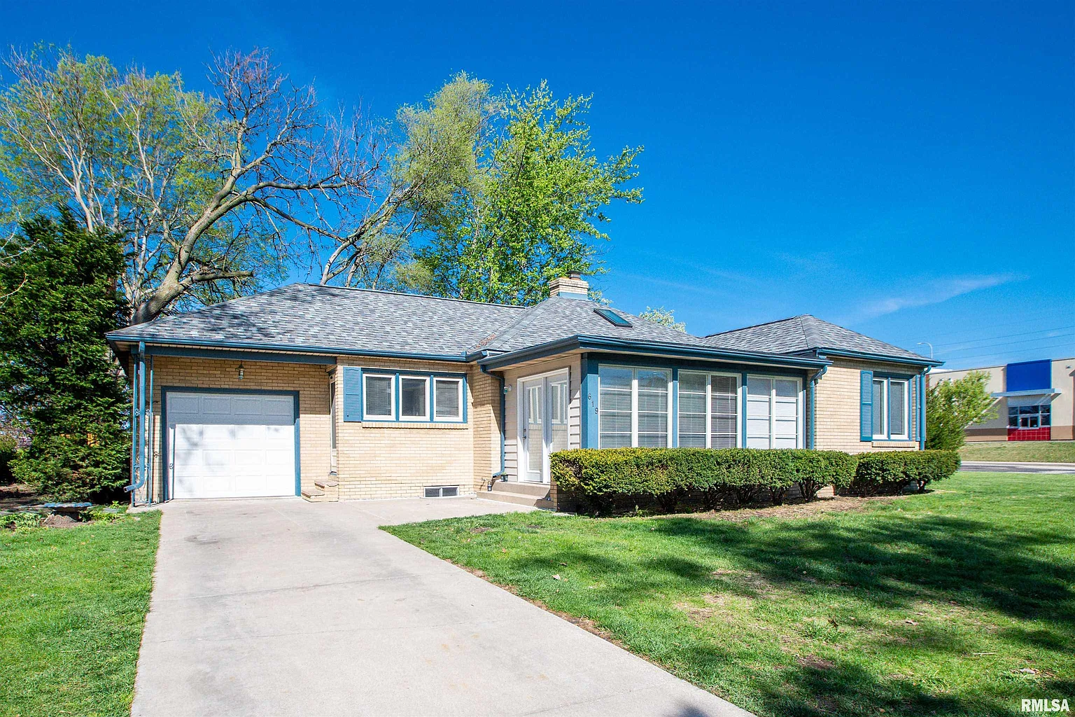 619 W Knoll Crest Dr photo 1