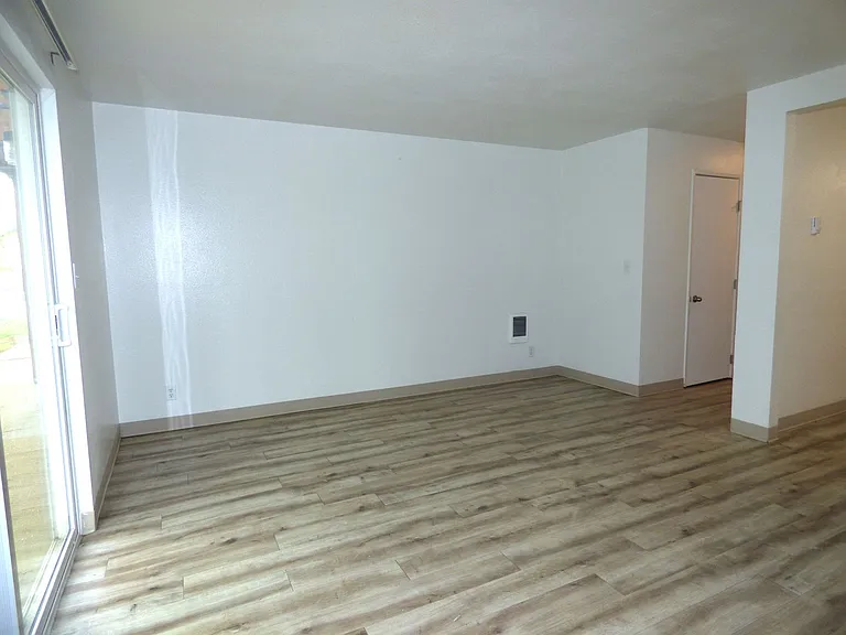 4116 Lancaster Dr NE — Photo 8